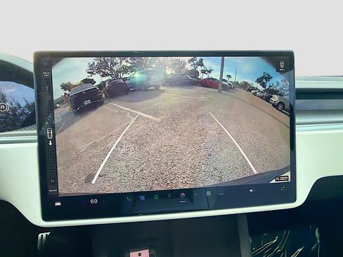 Used 2022 Tesla Model S Plaid image 34