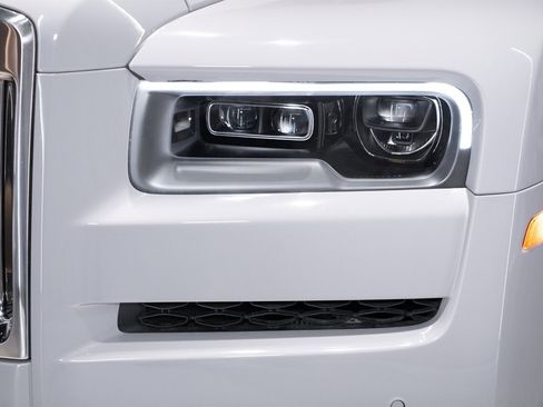 Used 2023 Rolls-Royce Cullinan w/ Cullinan Package image 48