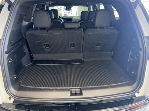 Used 2025 GMC Acadia Denali image 36