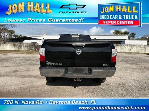 Used 2018 Nissan Titan SV image 10