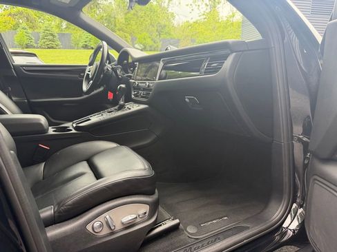 Certified 2020 Porsche Macan AWD/4WD image 15