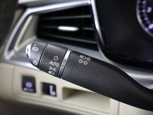 Used 2022 Cadillac XT5 Premium Luxury image 40