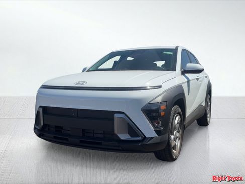 Used 2026 Hyundai Kona SE image 2