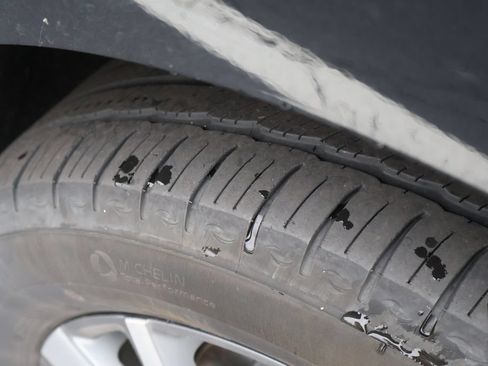 Used 2023 Chevrolet Equinox Premier AWD/4WD image 8