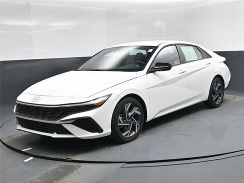 Certified 2025 Hyundai Elantra Sport image 1