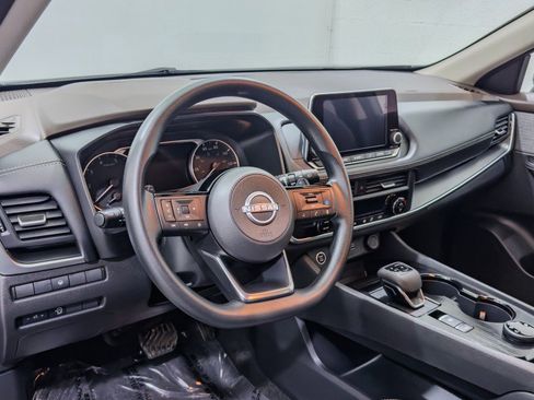 Used 2023 Nissan Rogue SV image 12