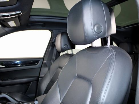 Used 2019 Porsche Cayenne E-Hybrid image 5