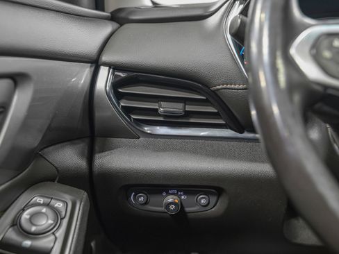 Used 2020 Chevrolet Traverse LT w/ LT Premium Package image 18