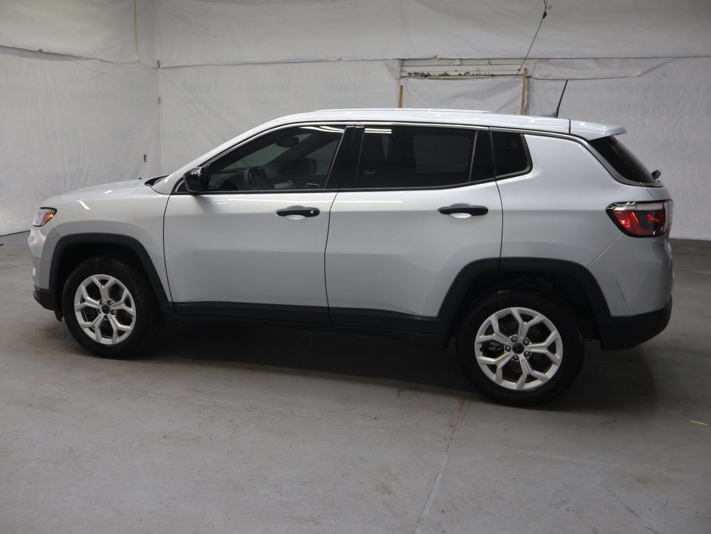 Used 2025 Jeep Compass Sport AWD/4WD image 4
