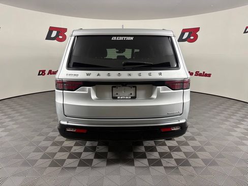 Used 2023 Jeep Wagoneer L Series II RWD image 5