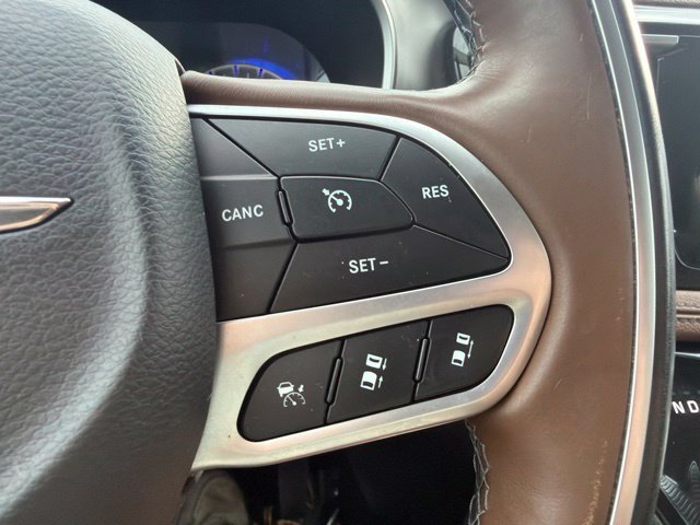 Used 2017 Chrysler Pacifica Limited FWD image 57