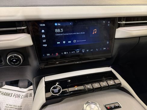 Used 2025 Lincoln Navigator L Reserve image 17