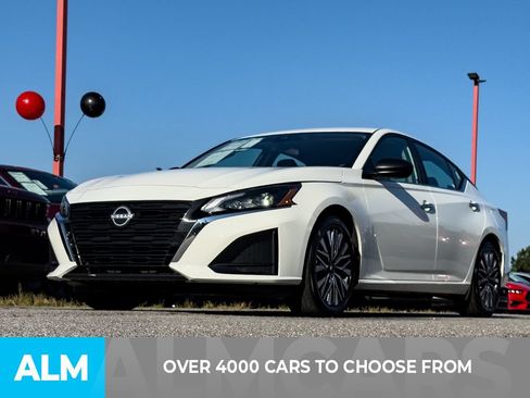 Used 2025 Nissan Altima 2.5 SV FWD image 2