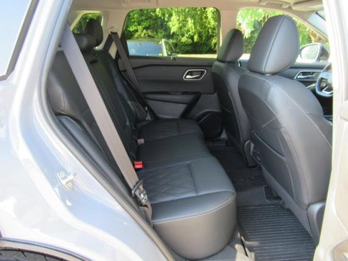 Used 2024 Nissan Rogue Platinum w/ Platinum Premium Package AWD/4WD image 32
