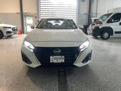 Used 2023 Nissan Altima 2.5 SL AWD/4WD image 2