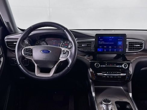 Used 2021 Ford Explorer Limited w/ Equipment Group 301A RWD image 13