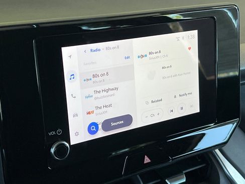 Certified 2024 Toyota Venza LE image 22