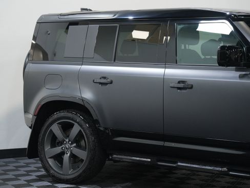 Used 2025 Land Rover Defender 110 V8 AWD/4WD image 13