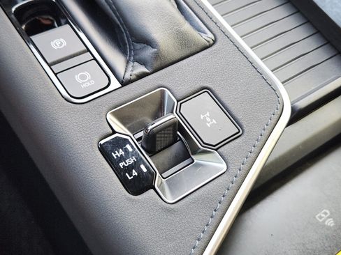 Used 2024 Lexus GX 550 w/ Accessory Package (Z1) AWD/4WD image 15