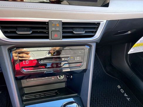 New 2026 Volkswagen Taos SE FWD image 16