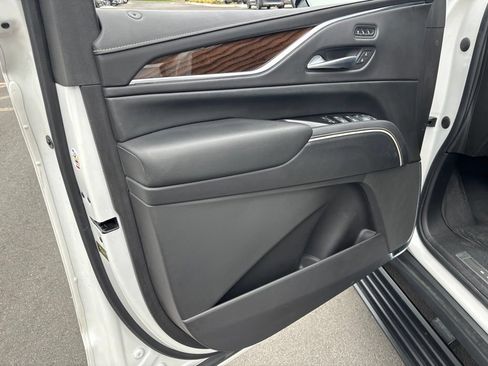 Used 2022 Cadillac Escalade Sport Platinum w/ LPO, ONYX Package AWD/4WD image 5