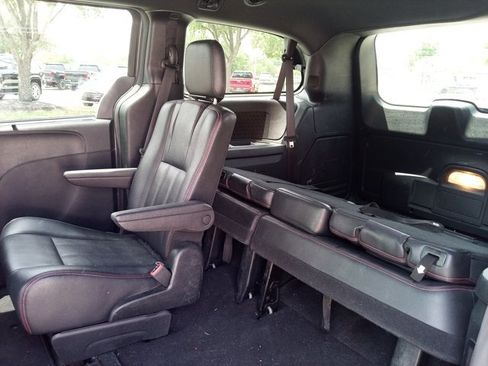 Used 2018 Dodge Grand Caravan GT FWD image 14