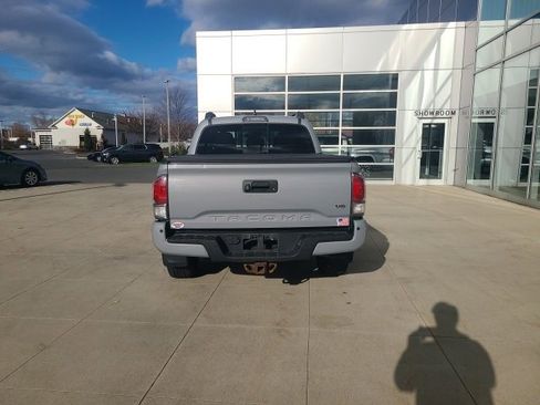 Used 2020 Toyota Tacoma TRD Sport image 6