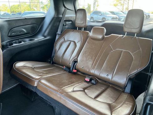 Used 2018 Chrysler Pacifica Limited w/ Tire & Wheel Group image 41