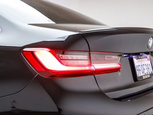 Used 2023 BMW 330i Sedan w/ M Sport Package image 9