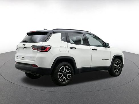 Used 2025 Jeep Compass Trailhawk AWD/4WD image 11
