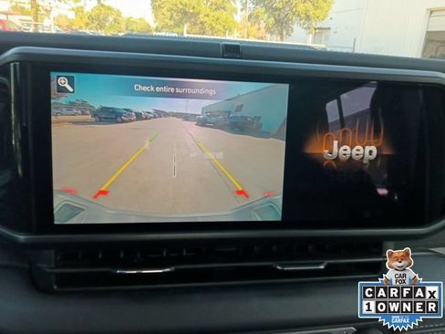 Used 2026 Jeep Gladiator Mojave AWD/4WD image 9