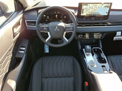 New 2025 Mitsubishi Outlander SEL image 7