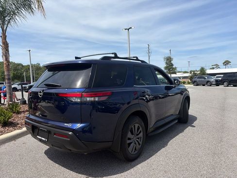 Used 2022 Nissan Pathfinder SV w/ SV Black Package FWD image 7