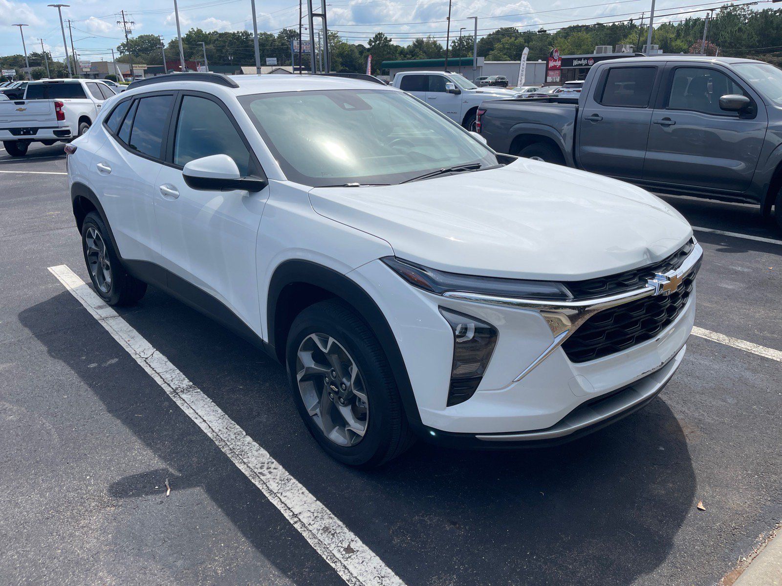 Used 2024 Chevrolet Trax LT w/ LT Convenience Package FWD image 3