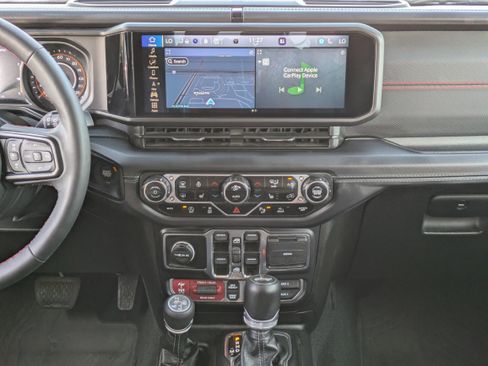 Used 2024 Jeep Wrangler Unlimited Rubicon image 16