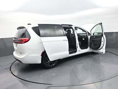 New 2026 Chrysler Pacifica Select image 33