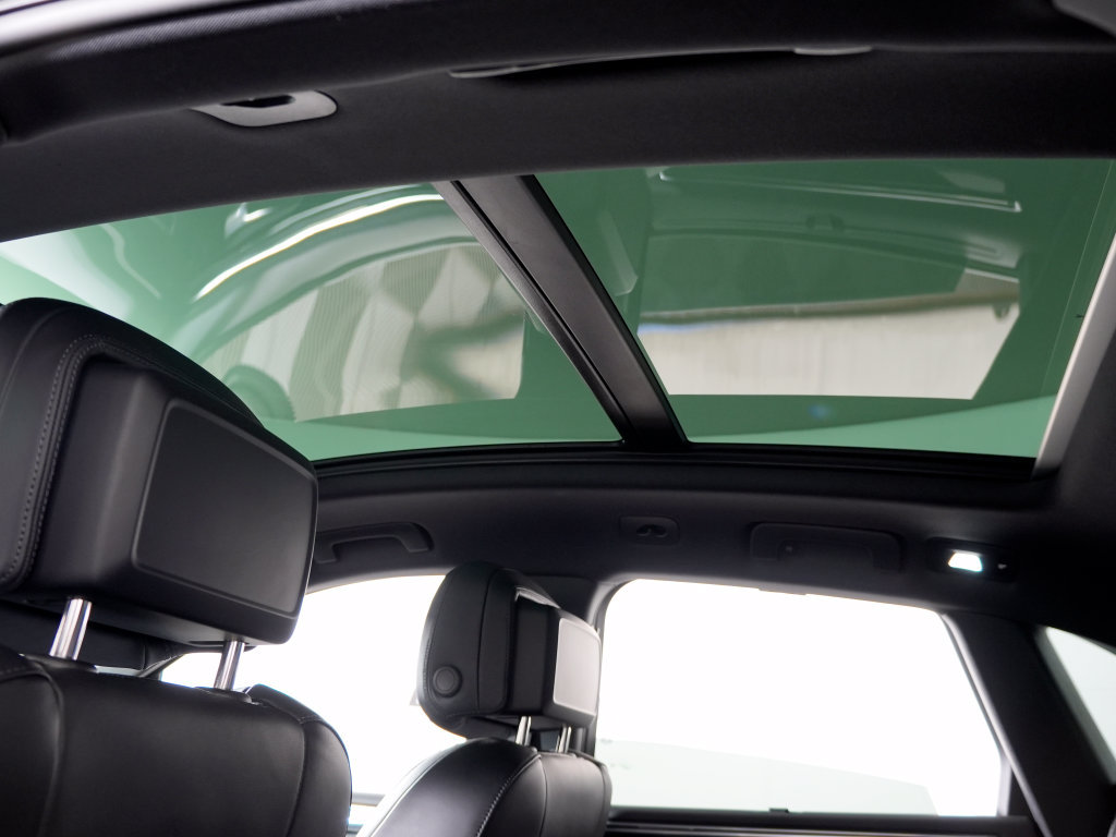Certified 2025 Porsche Macan w/ Premium Package Plus AWD/4WD image 24