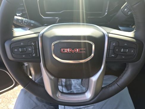 Used 2025 GMC Sierra 1500 Elevation image 17