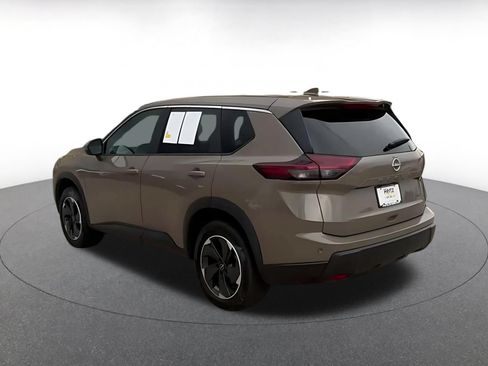 Used 2025 Nissan Rogue SV AWD/4WD image 10