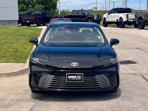 Used 2025 Toyota Camry Hybrid AWD/4WD image 8