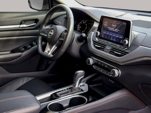 Used 2024 Nissan Altima 2.5 SR image 36