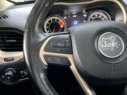 Used 2016 Jeep Cherokee Limited w/ Luxury Group AWD/4WD image 10