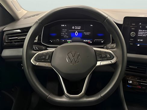 Used 2025 Volkswagen Jetta SE FWD image 16