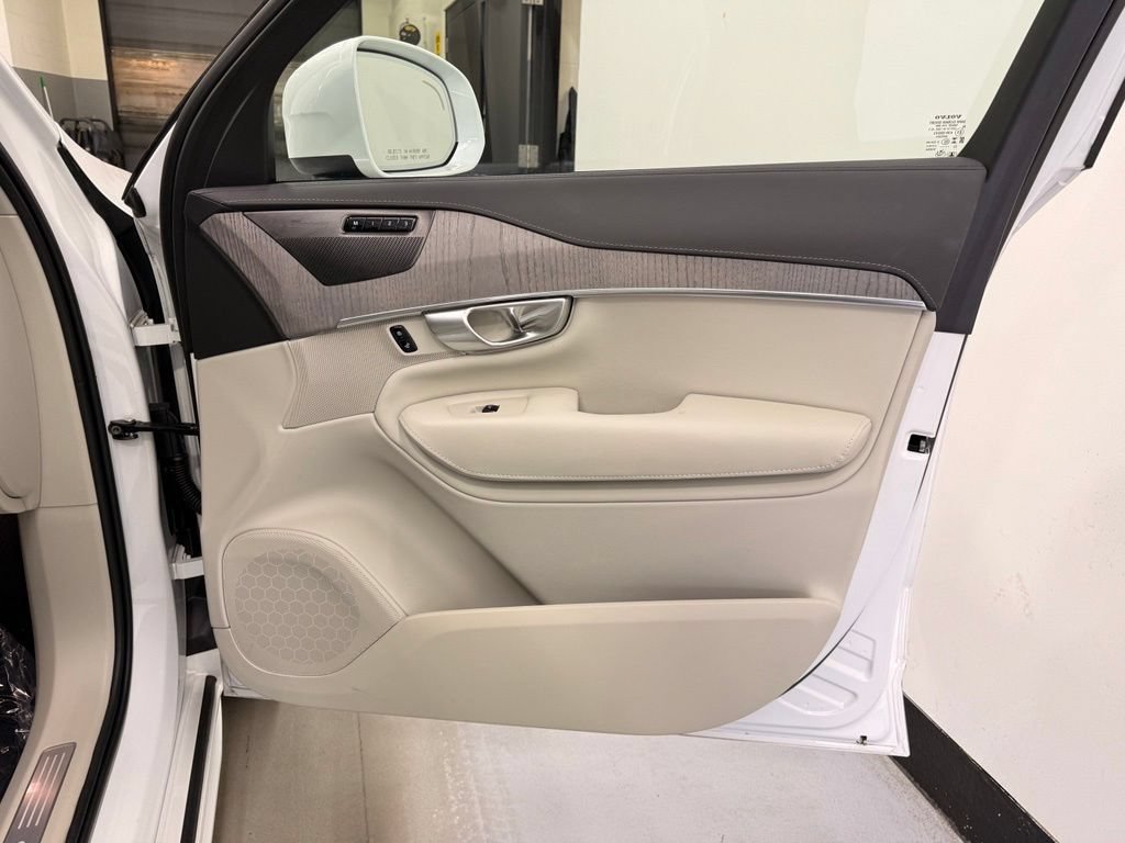 Used 2024 Volvo XC90 B6 Ultimate w/ Protection Package Premier AWD/4WD image 28