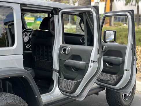 Used 2022 Jeep Wrangler Unlimited Rubicon 4xe AWD/4WD image 75