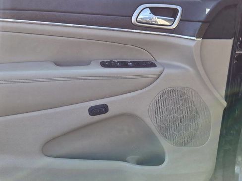 Used 2014 Jeep Grand Cherokee Limited w/ Luxury Group II image 11