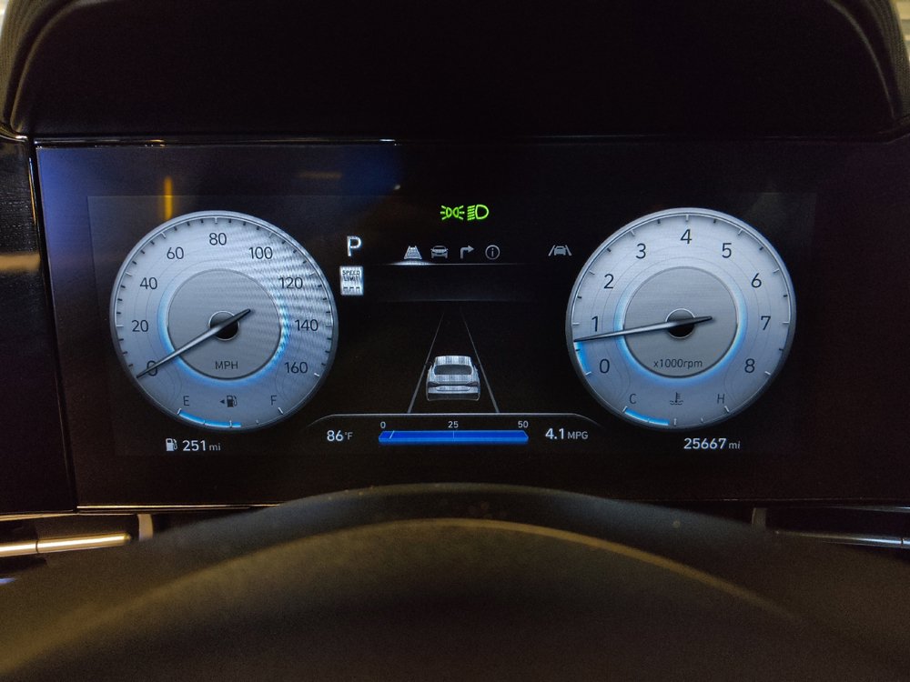 Used 2025 Hyundai Elantra Limited FWD image 23