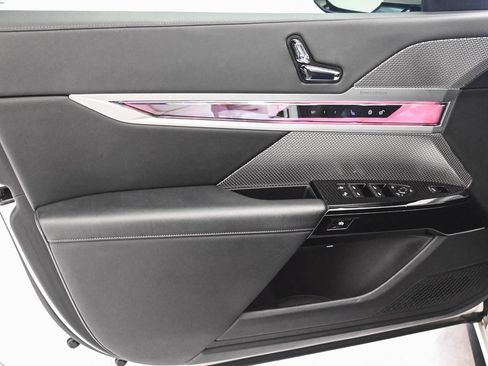 Used 2023 BMW 760i xDrive image 8