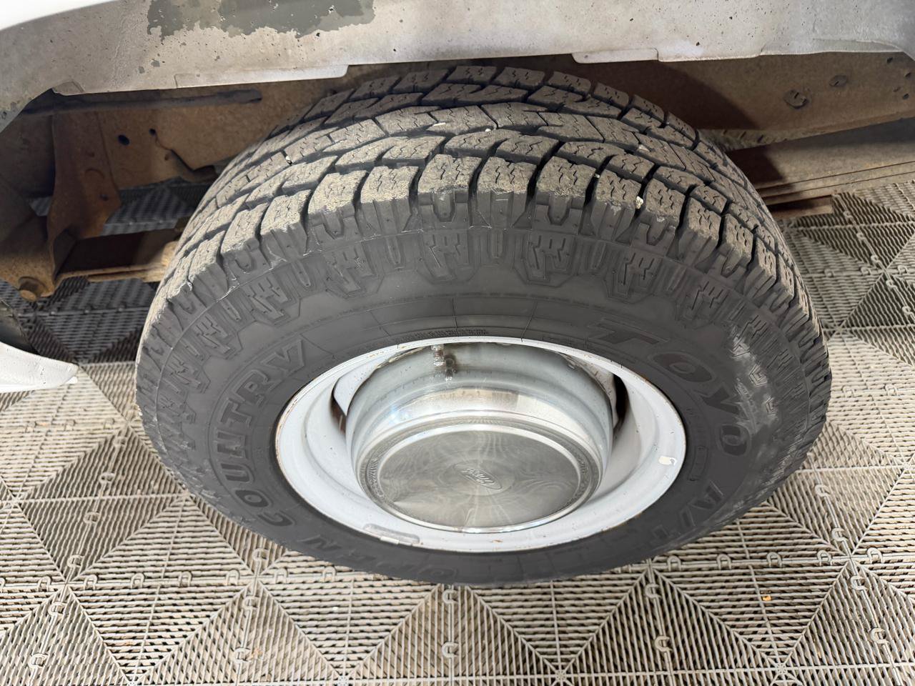 Used 1995 Ford E-250 and Econoline 250 Heavy-Duty RWD image 17