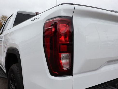 Used 2024 GMC Sierra 1500 Elevation image 30